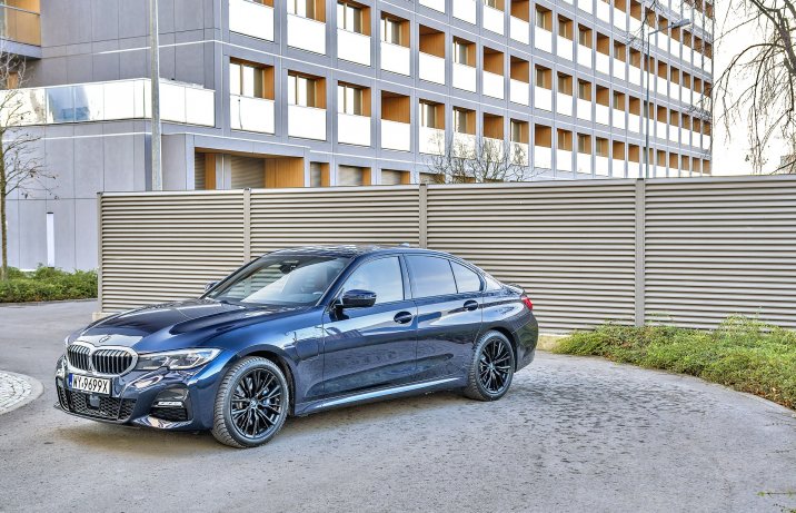 2020 BMW 330e Limuzyna - bok