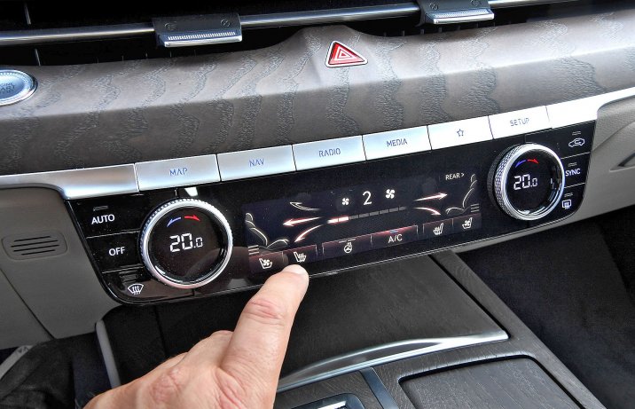 2021 Genesis G80 2.2D - klimatyzacja