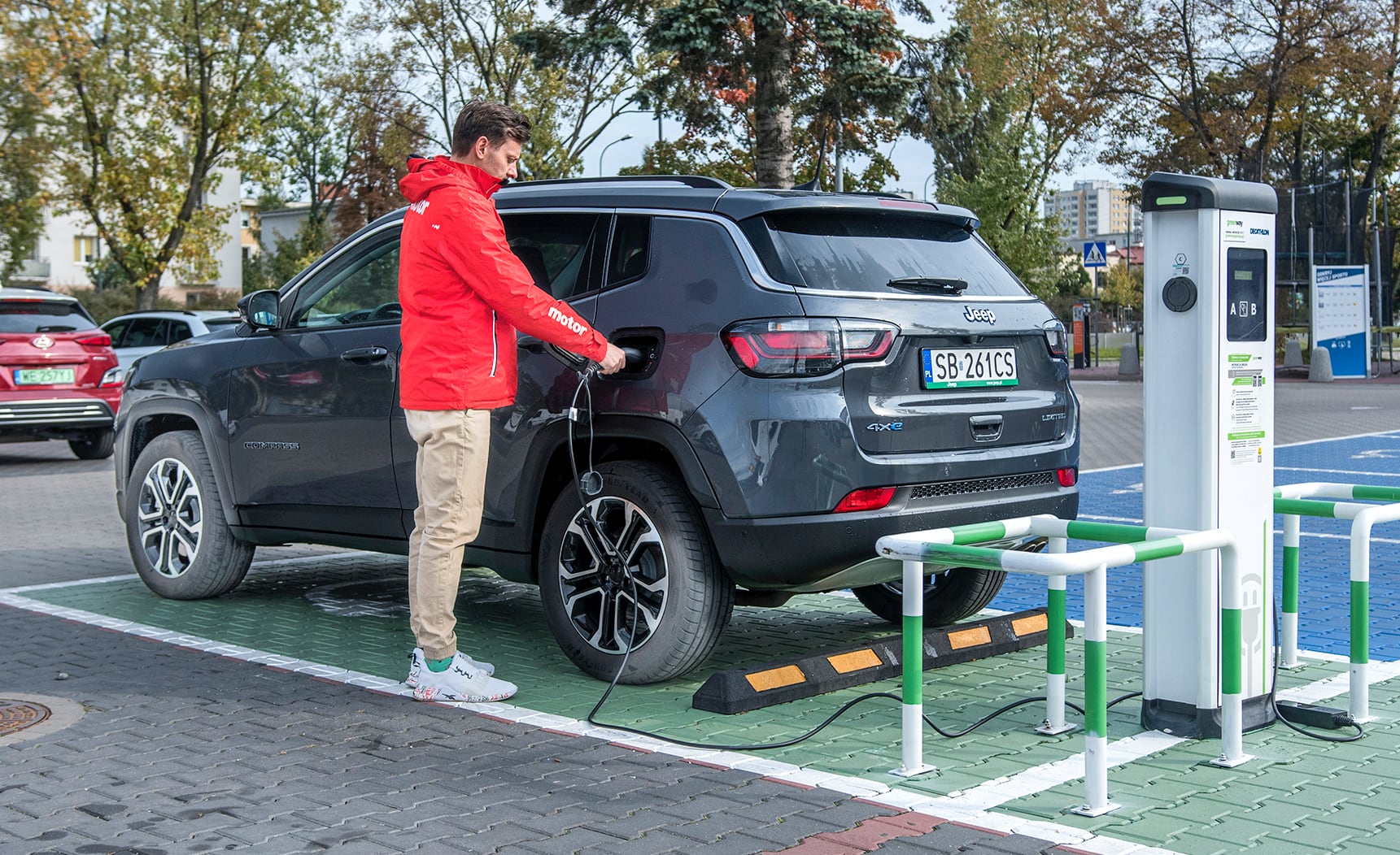 Jeep Compass 4xe 240 Limited podczas ładowania