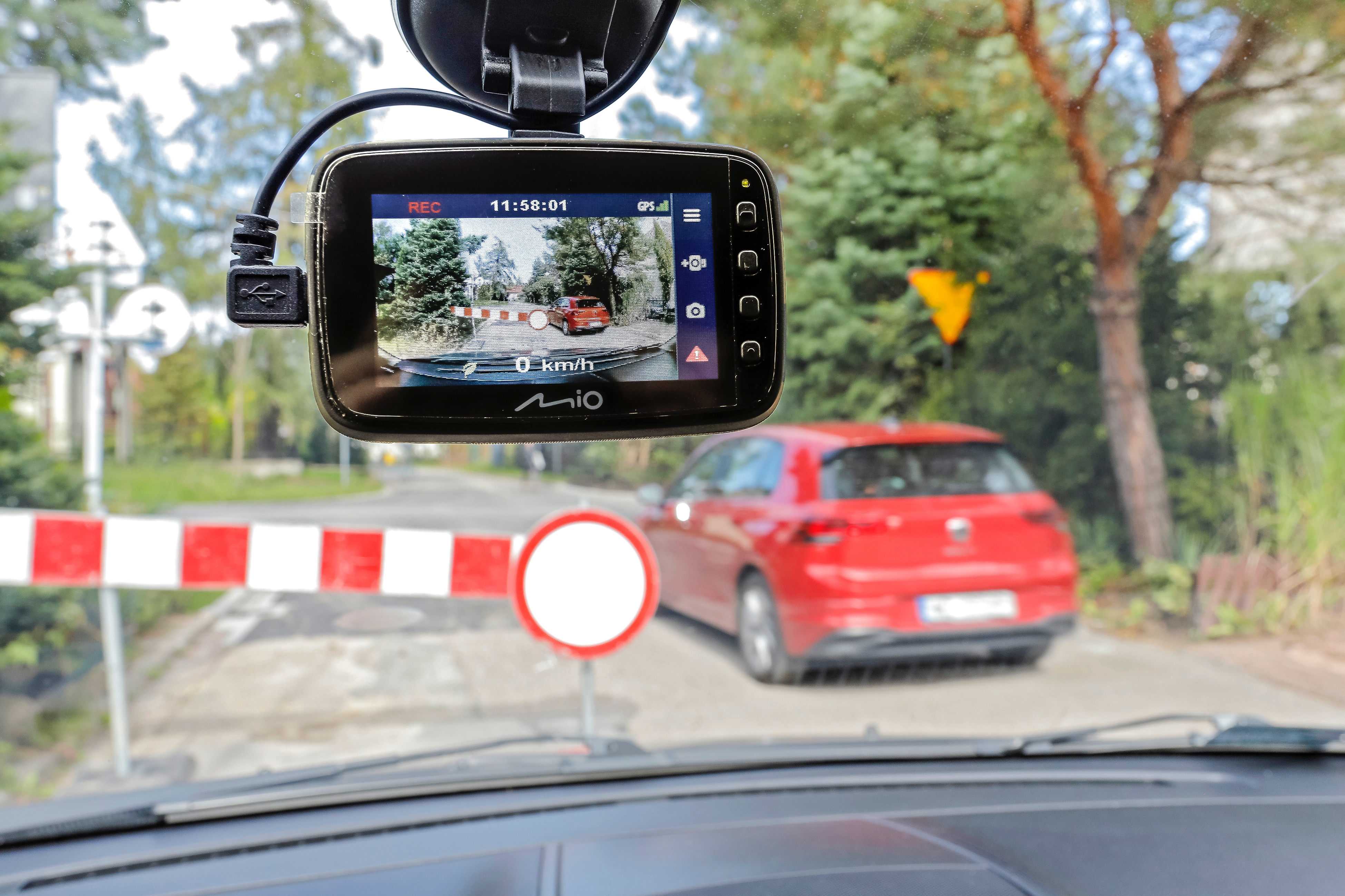 kamera pokładowa rejestrująca łamanie zakazu ruchu w obu kierunkach