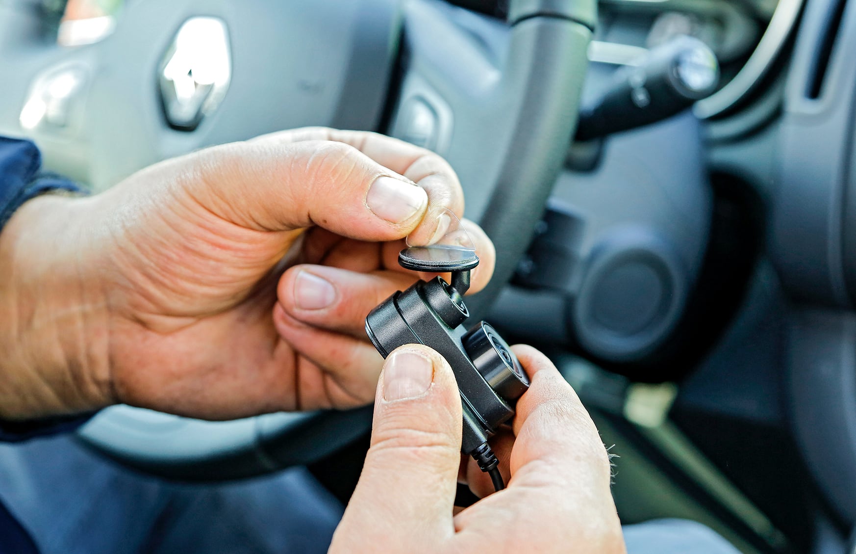 Garmin Dash Cam Mini 2 montaż w aucie