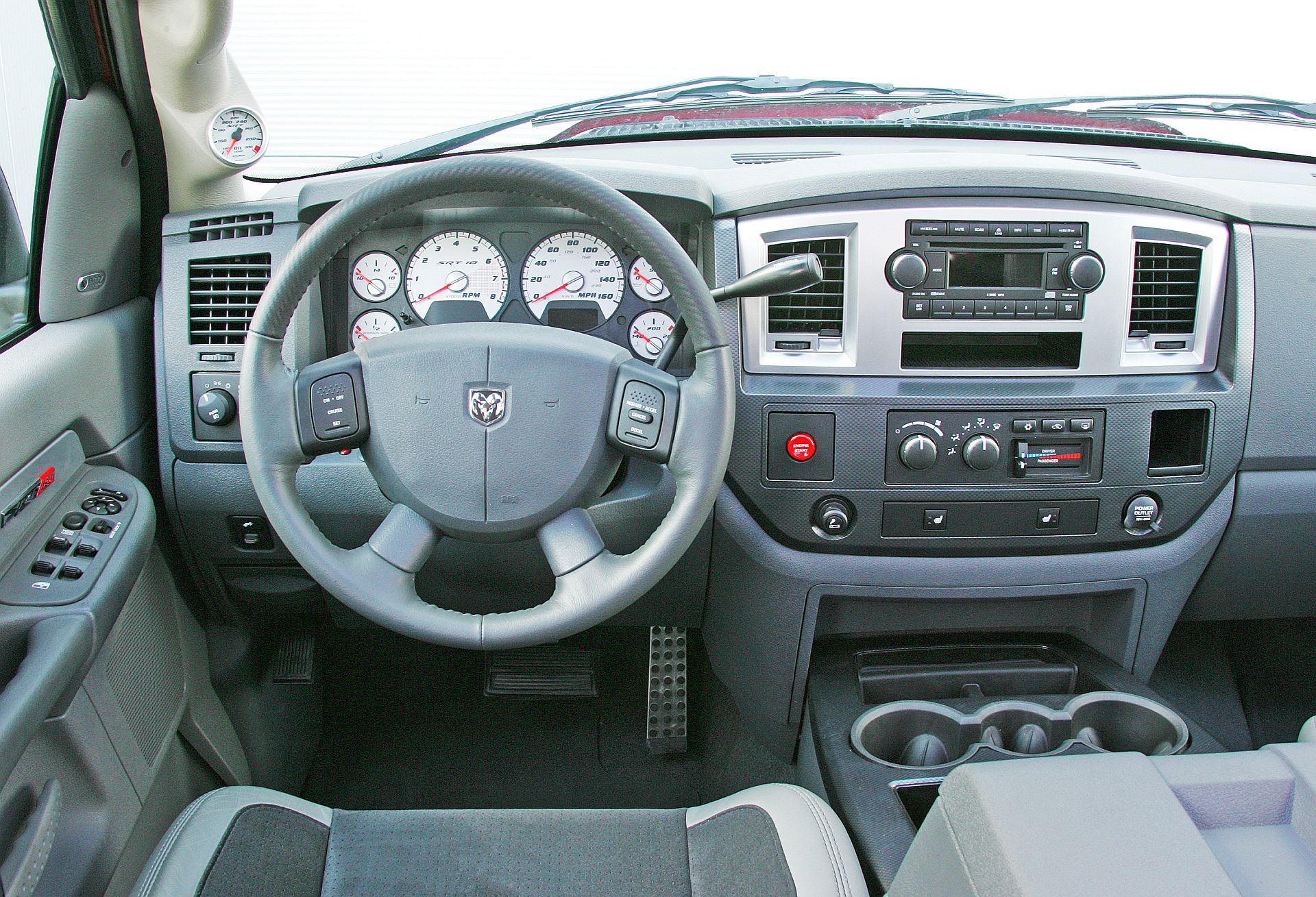 Dodge RAM 1500 - kokpit