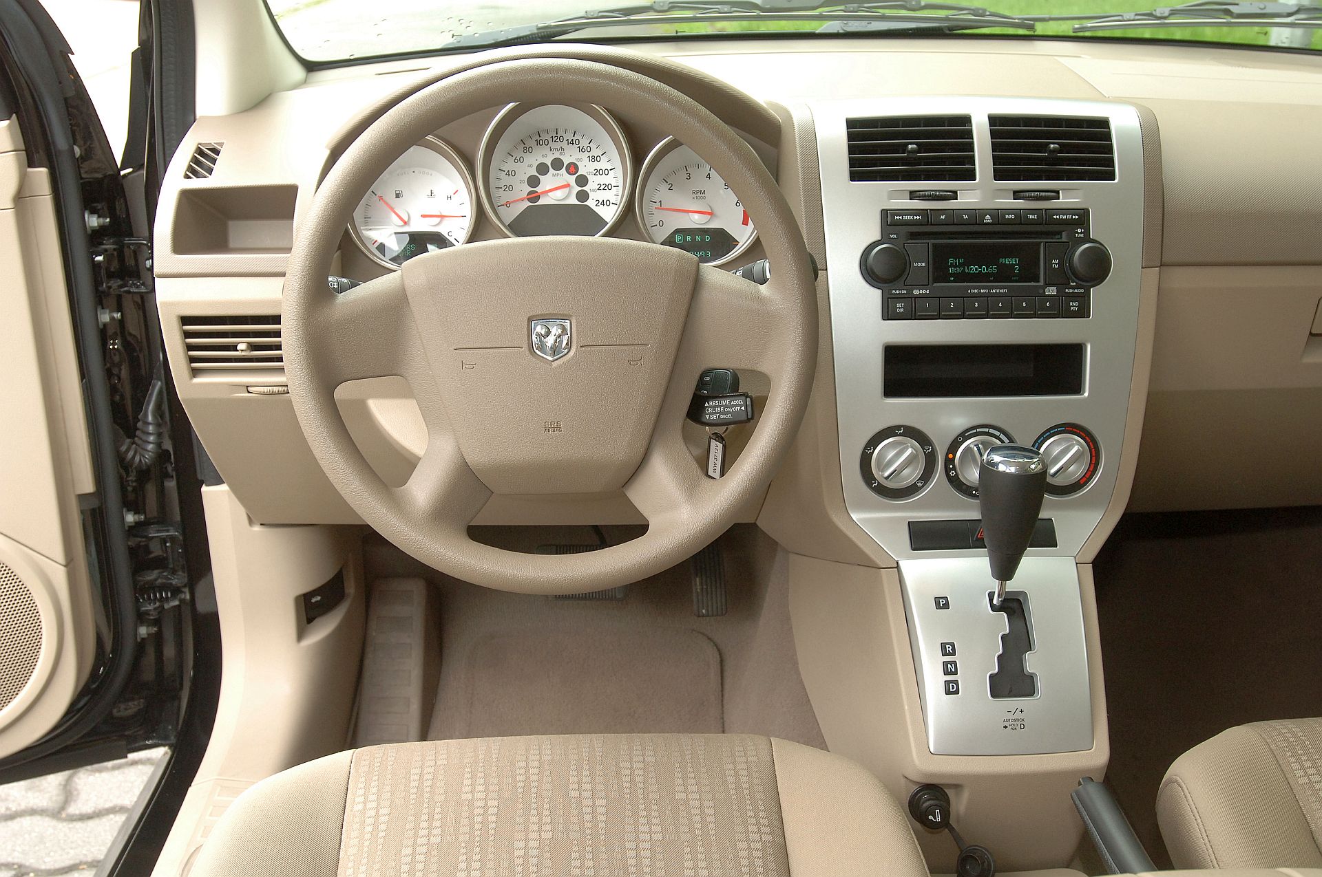 Dodge Caliber - kokpit