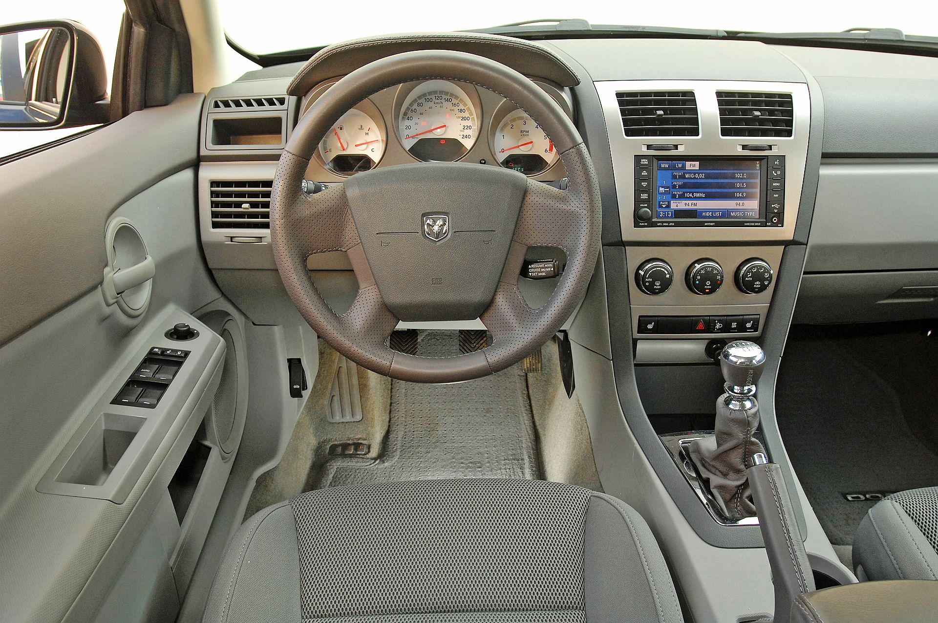 Dodge Avenger - kokpit