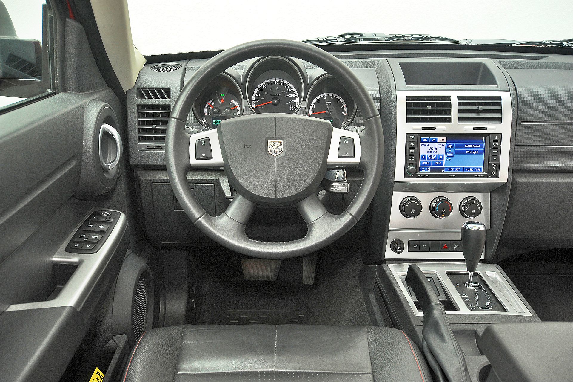 Dodge Nitro - przód