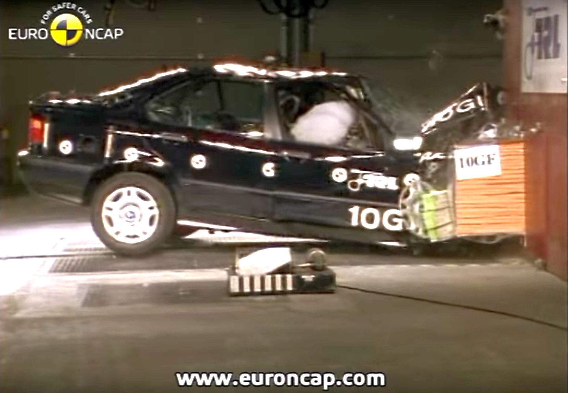 BMW serii 3 E36 - crash test