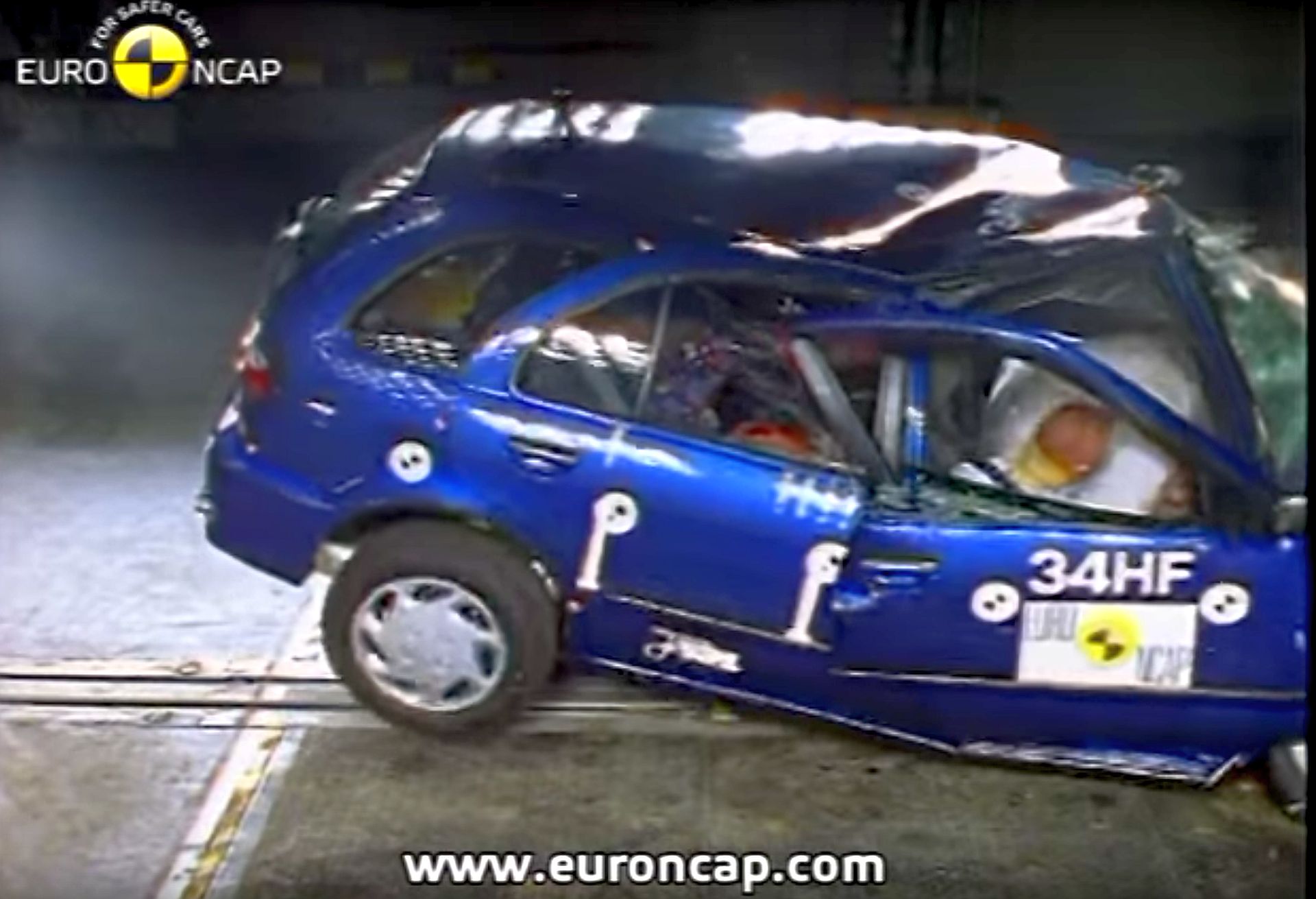 Nissan Almera - crash test