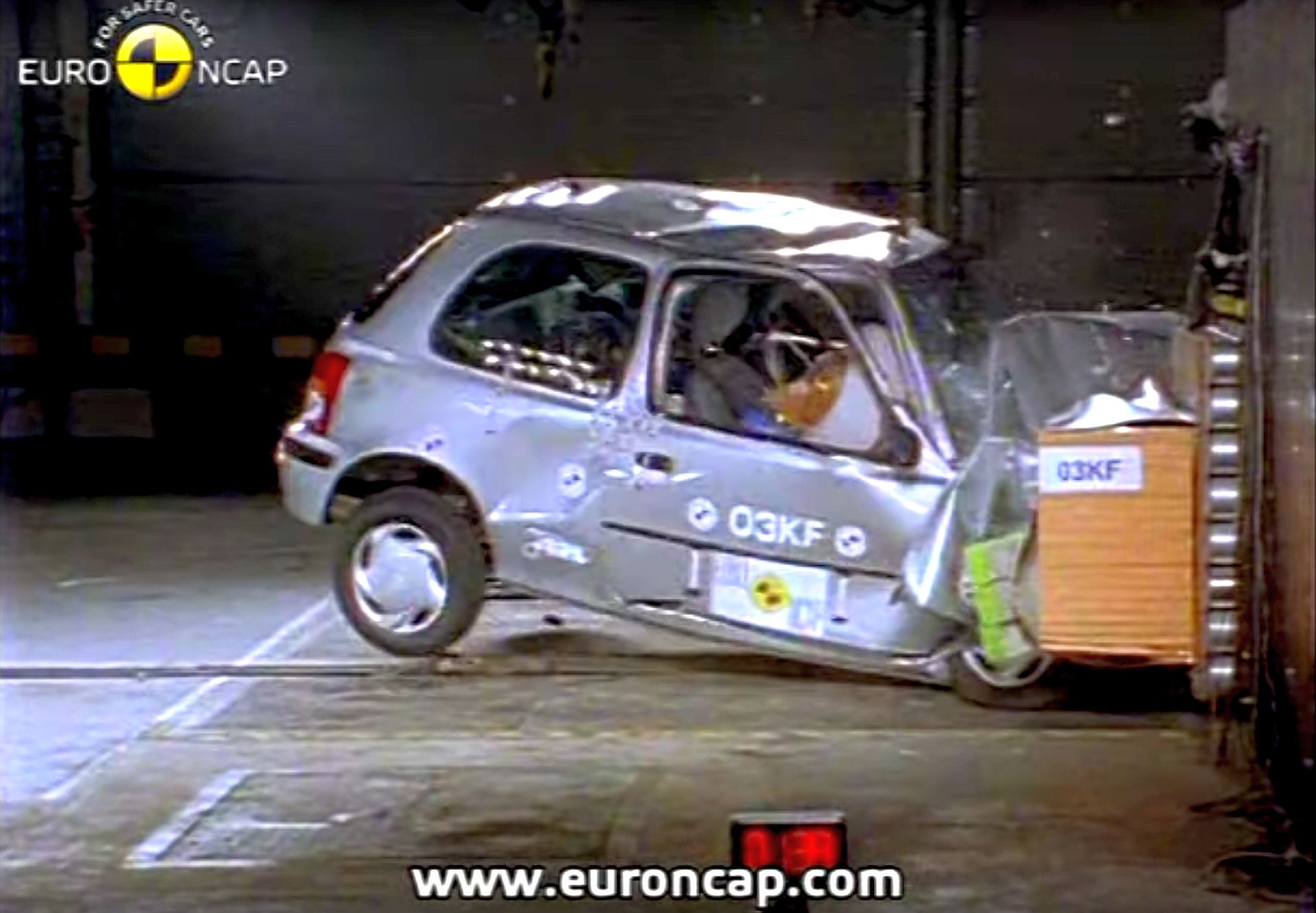 Nissan Micra - crash test
