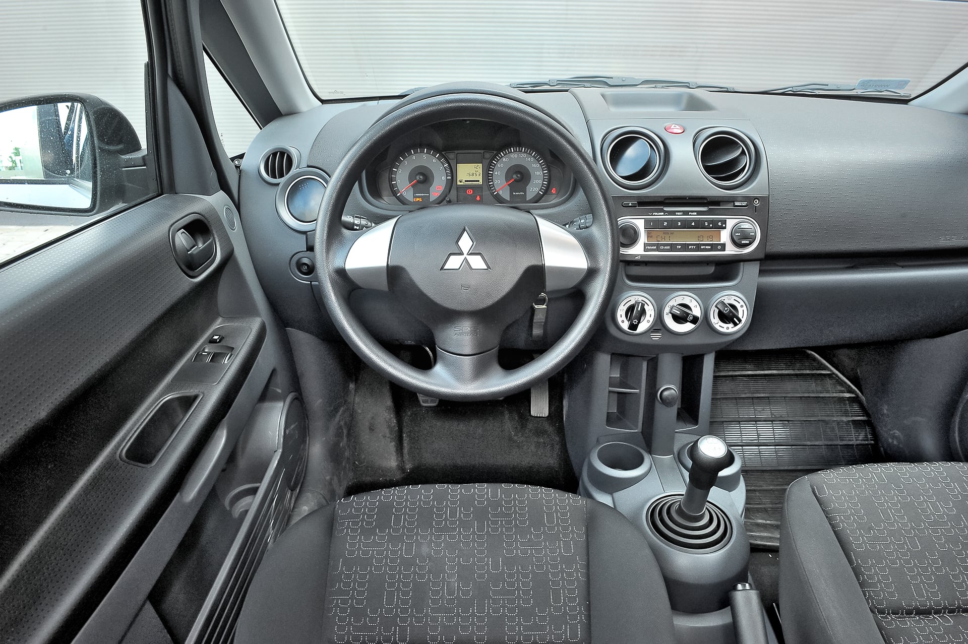 mitsubishi colt VII kokpit