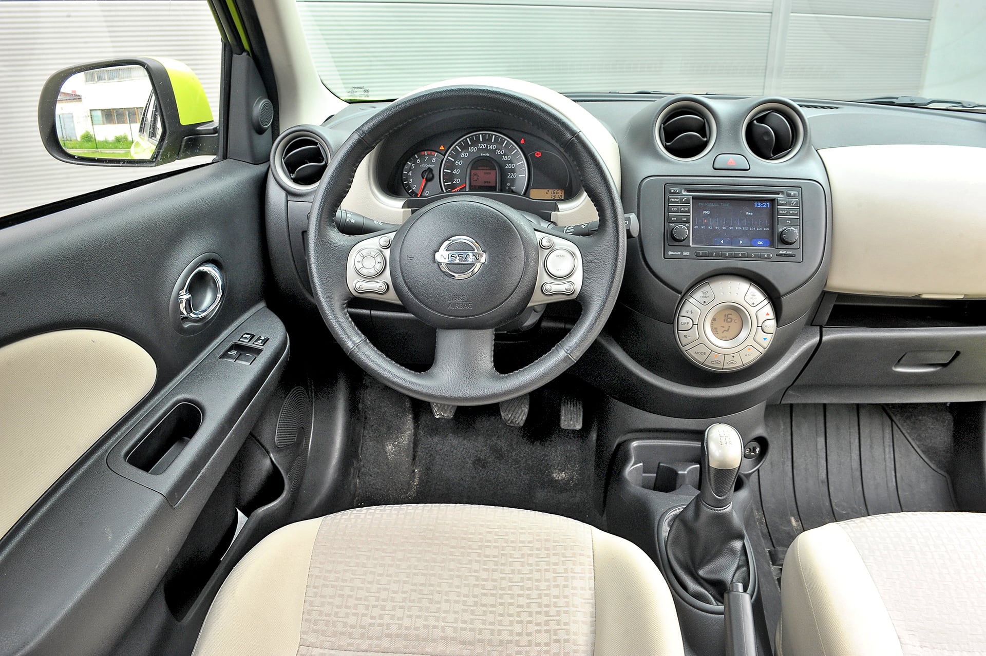 nissan micra K13 kokpit