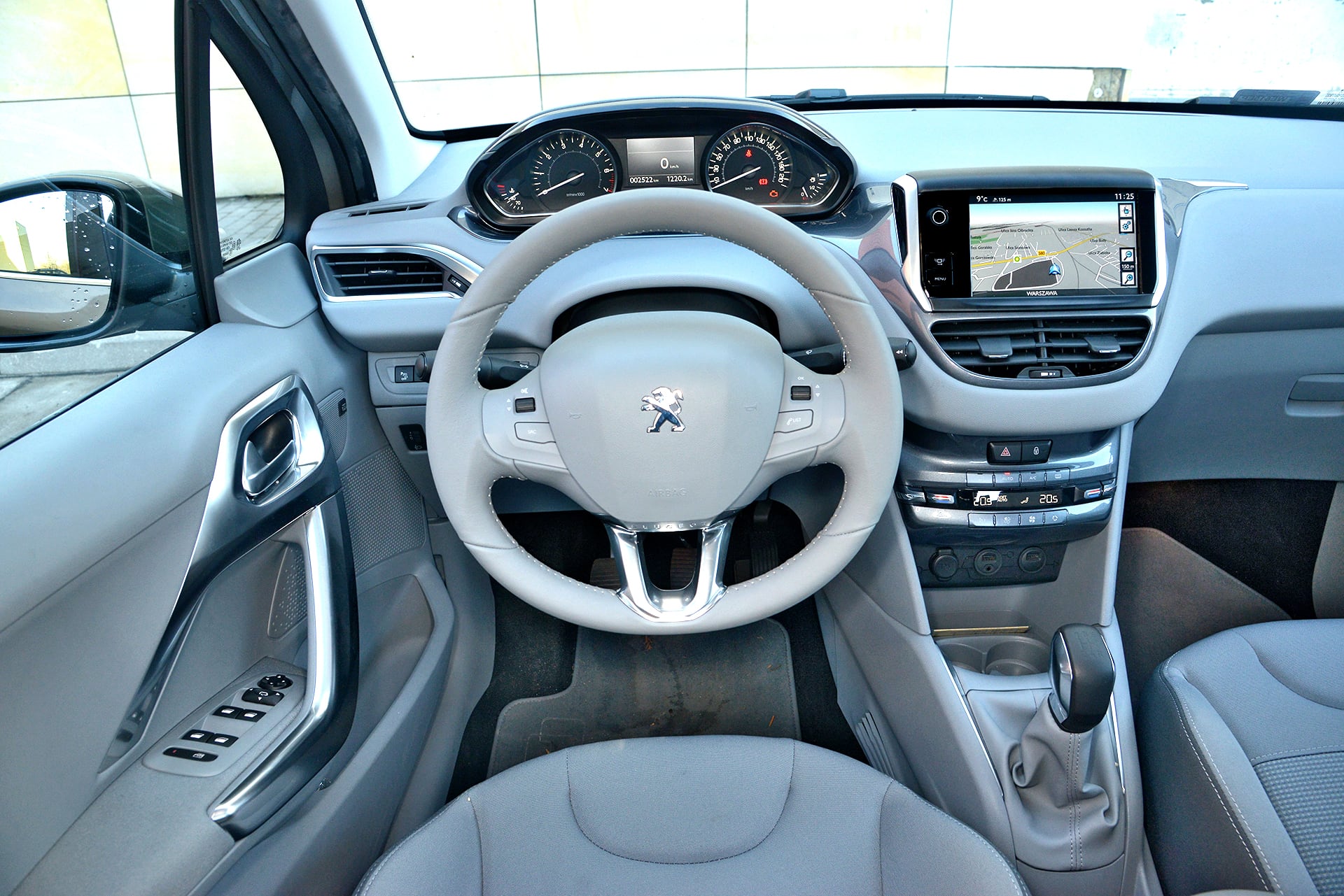 peugeot 208 I kokpit