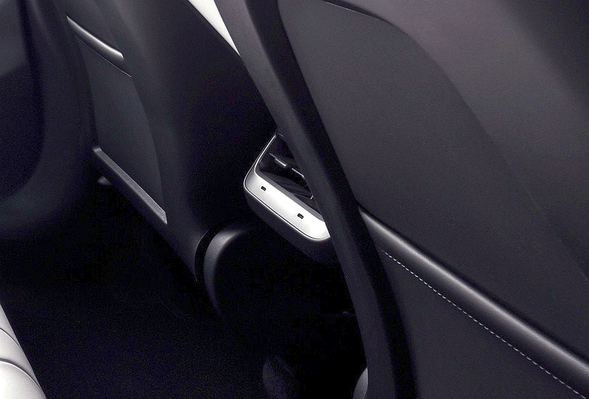 Tesla Model Y - USB-C