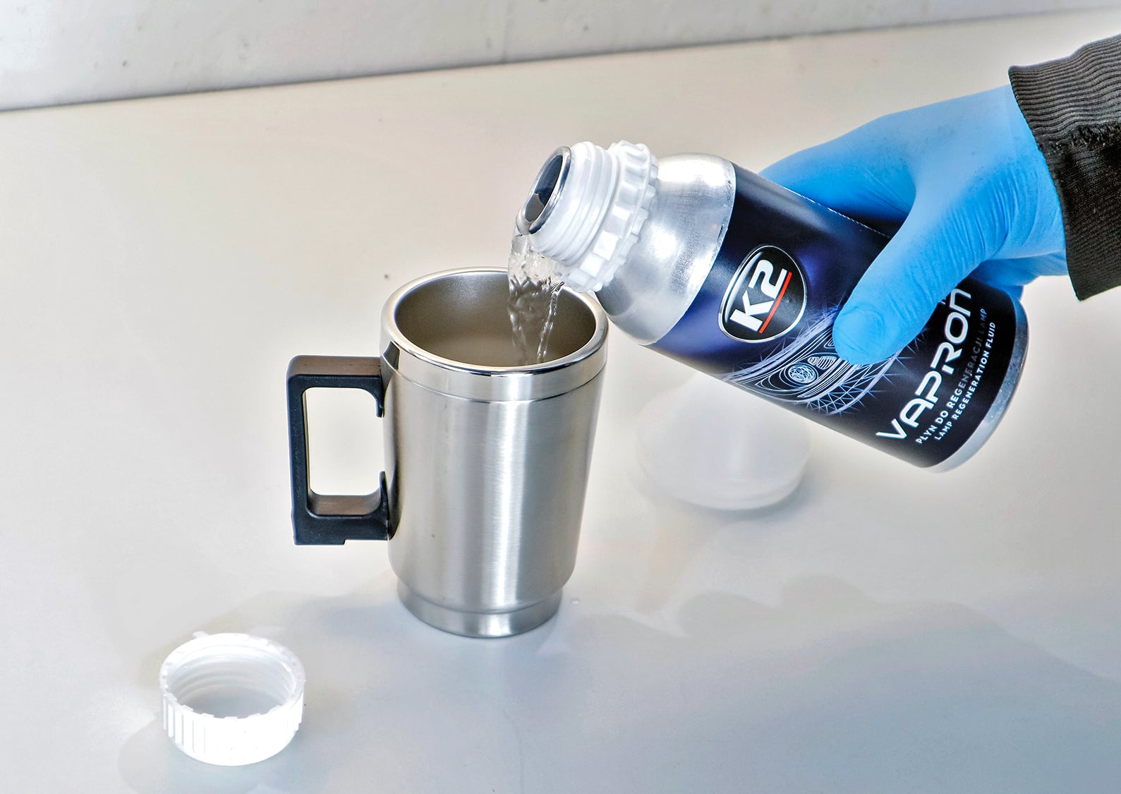 napełnianie pojemnika preparatem K2