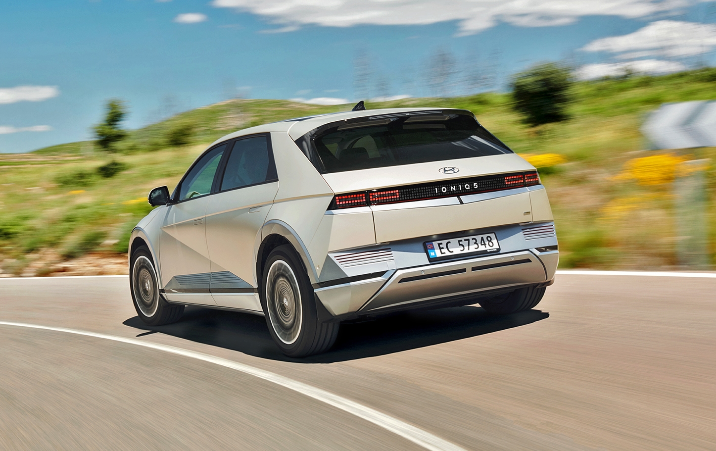 hyundai-ioniq-5-tył w ruchu