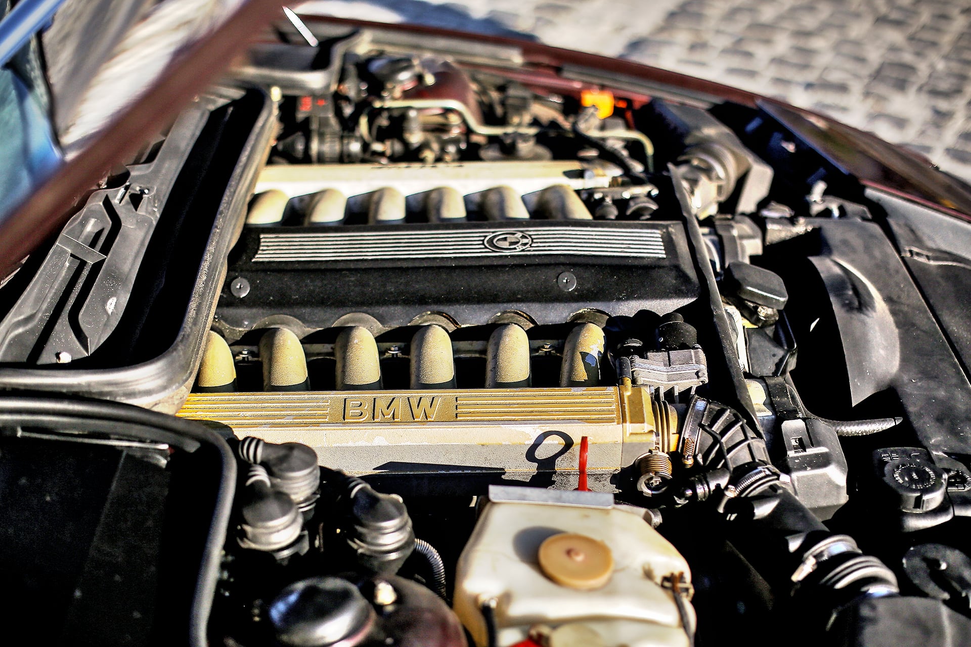 BMW serii 8 E31 silnik