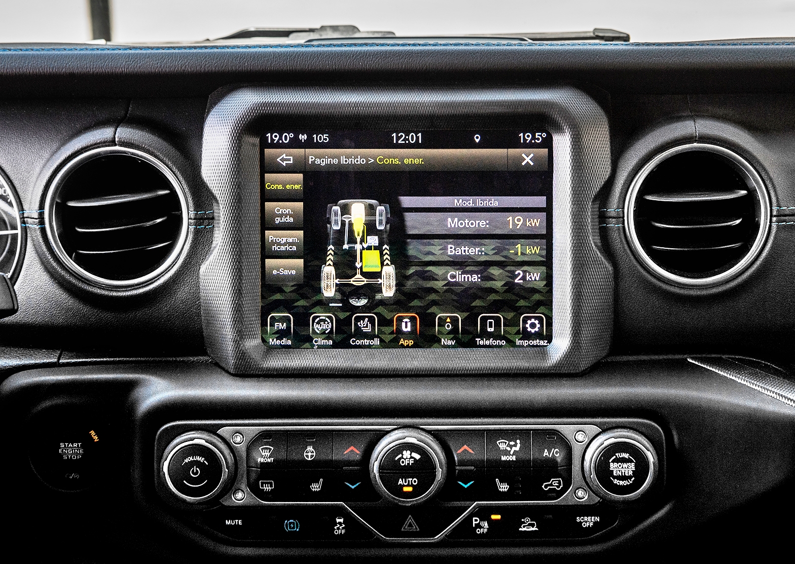 Jeep Wrangler Unlimited 4xe układ hybrydowy na wyświetlaczu