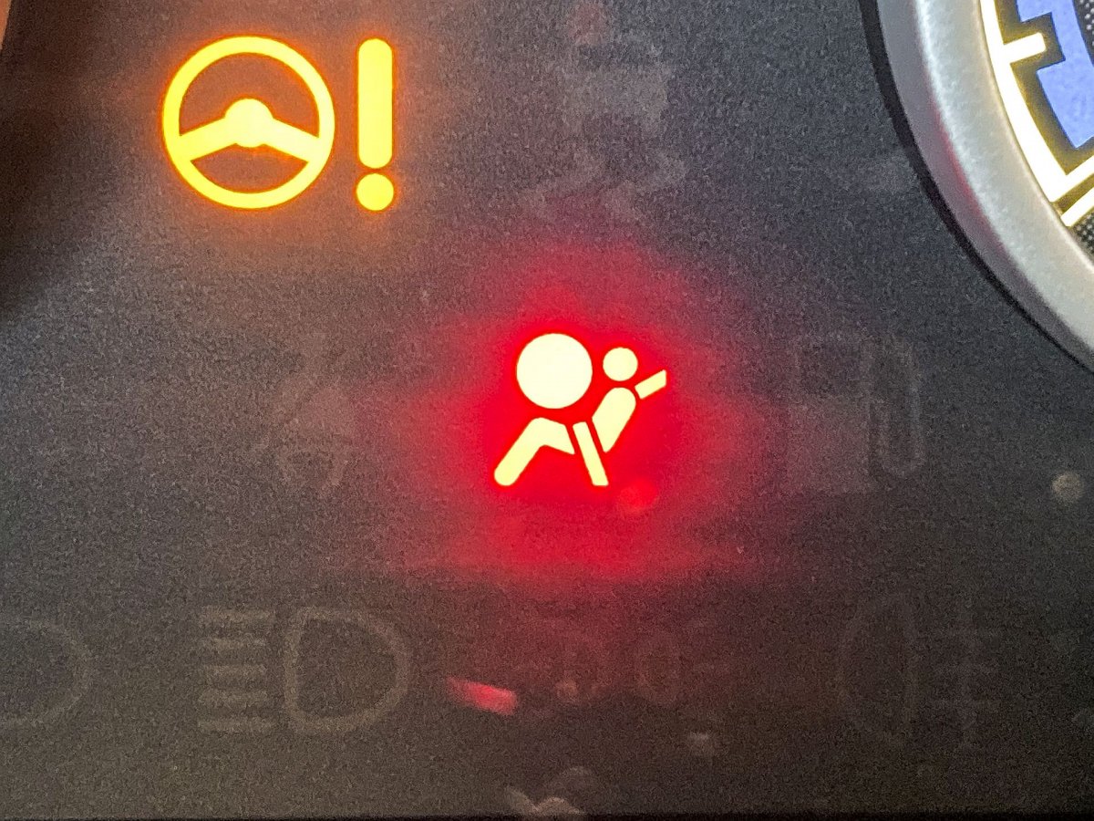 Jak sprawdzić, czy poduszki powietrzne zadziałają? Magazyn Auto