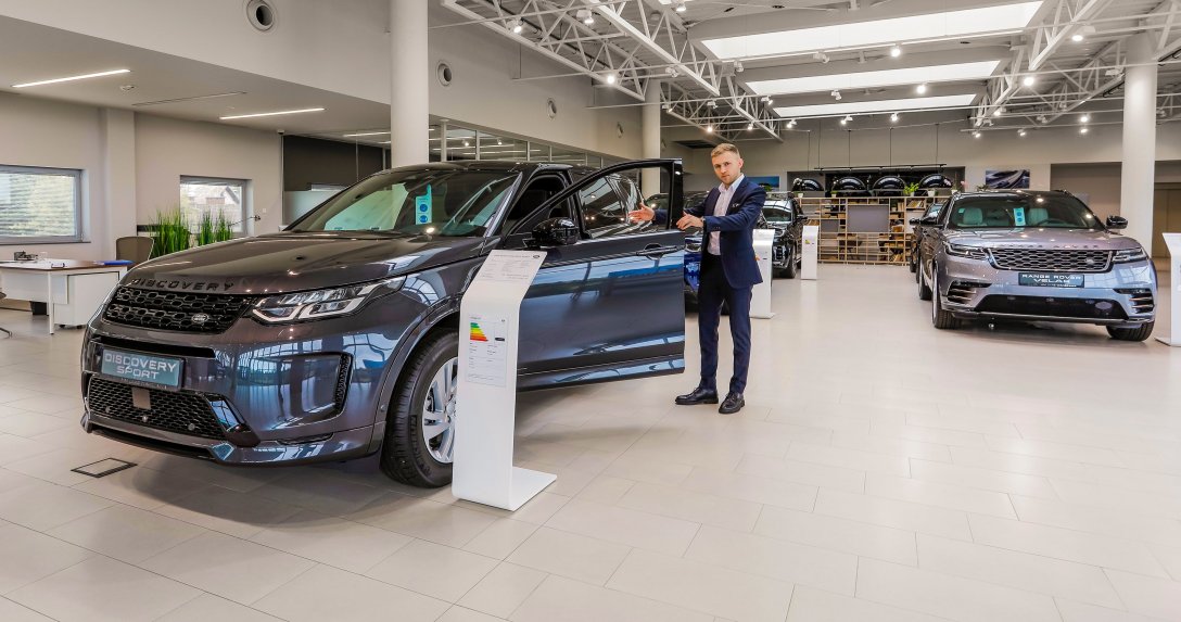 salon samochodowy marki Land Rover