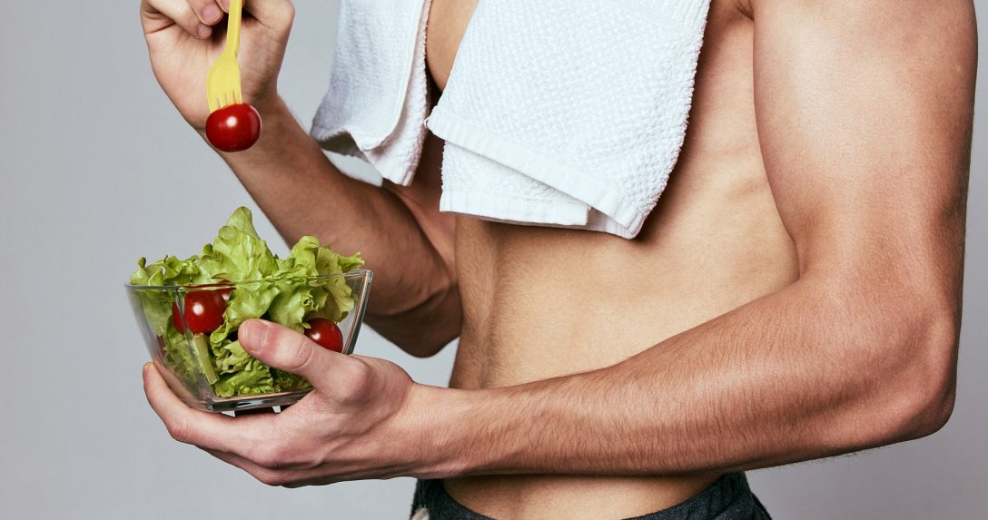 Dzięki diecie samuraja połączonej z ćwiczeniami zbudujesz mięśnie.