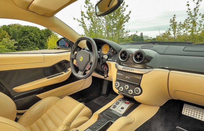 Ferrari 599 GTB - kabina