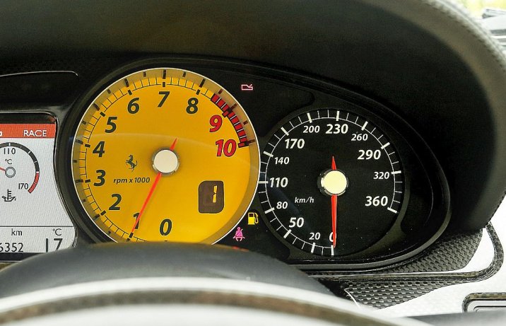 Ferrari 599 GTB - zegary