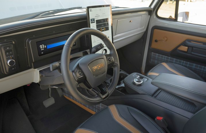 Elektryczny Ford F-100 z 1978 r. - kokpit