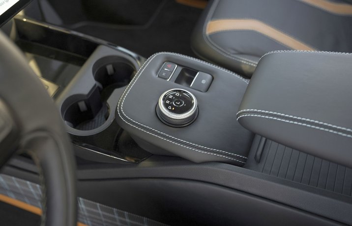 Elektryczny Ford F-100 z 1978 r. - konsola