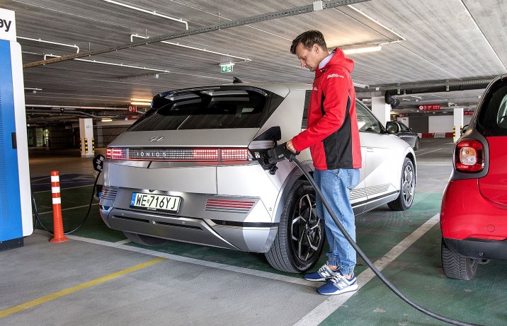 Hyundai Ioniq 5 73 kWh 2WD - ładowanie