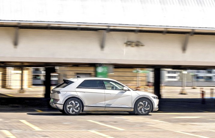 Hyundai Ioniq 5 73 kWh 2WD - bok