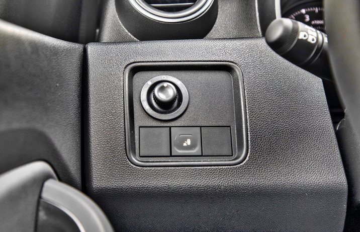 Dacia Duster TCe 150 EDC sterowanie lusterkami