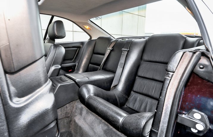 BMW serii 8 E31 fotele z tyłu