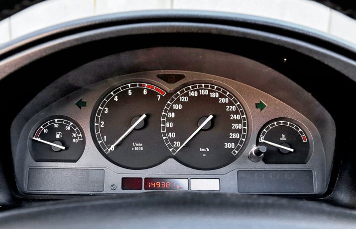 BMW serii 8 E31 wskaźniki