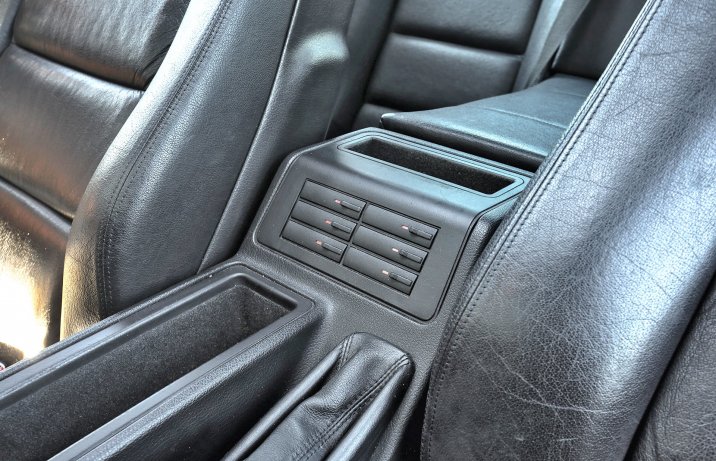 BMW serii 8 E31 schowek na kasety