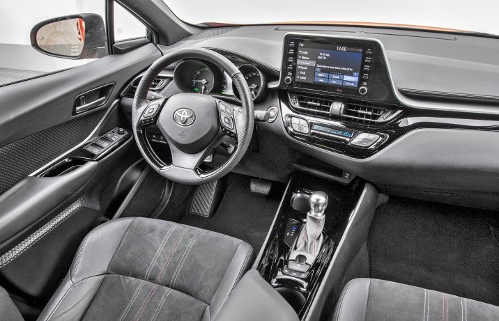 Toyota C-HR kokpit