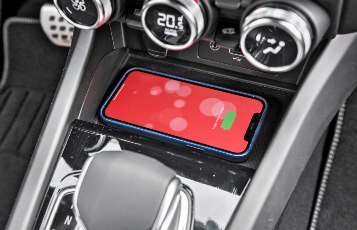 Renault Arkana E-Tech 145 R.S. Line ładowarka indukcyjna