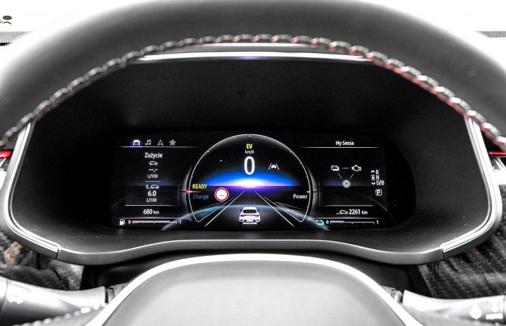 Renault Arkana E-Tech 145 R.S. Line wskaźniki