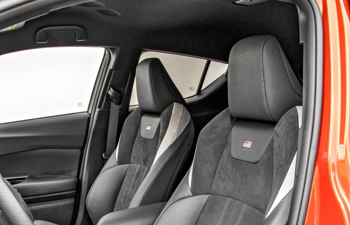 Toyota C-HR 2.0 Hybrid Dynamic Force e-CVT GR Sport fotele