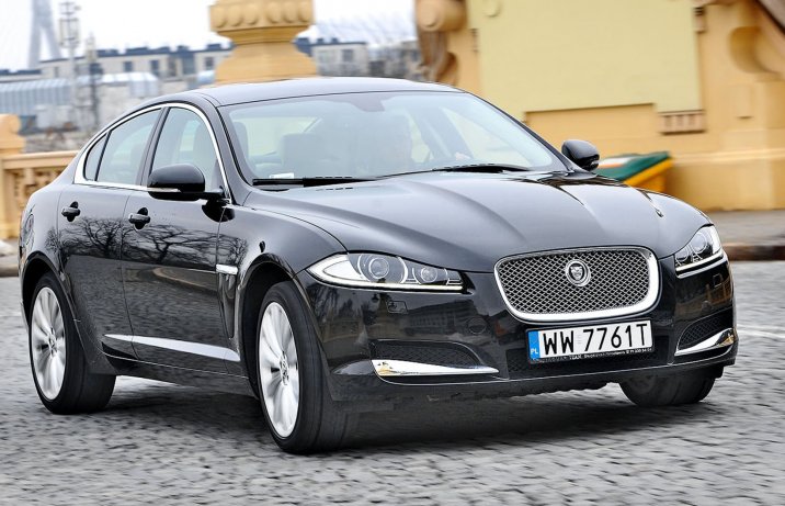 Jaguar XF (X250) po liftingu przód w ruchu