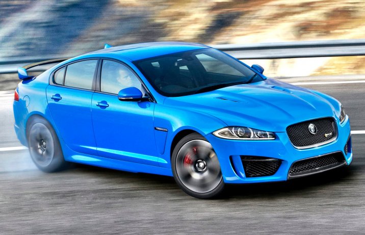Jaguar XFR-S (X250) przód i bok w ruchu