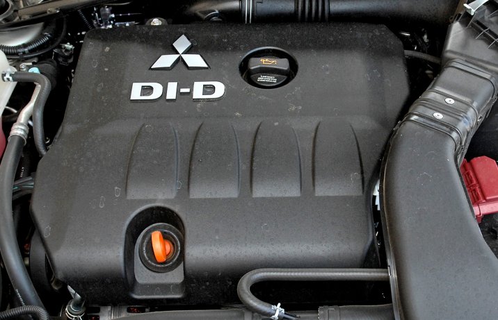 Mitsubishi Outlander II silnik diesla