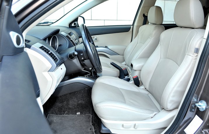 Mitsubishi Outlander II - fotele