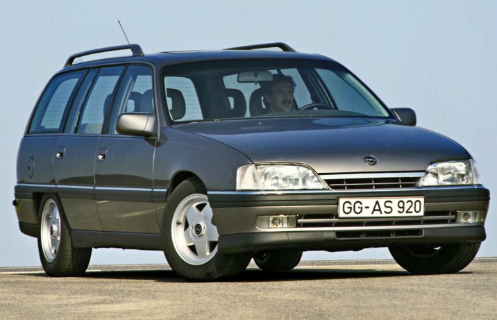 Opel Omega kombi przód i bok
