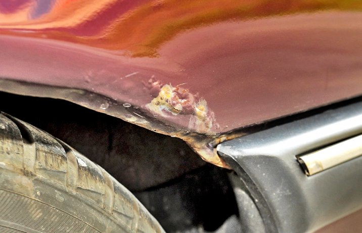 Opel Senator B korozja na nadkolu