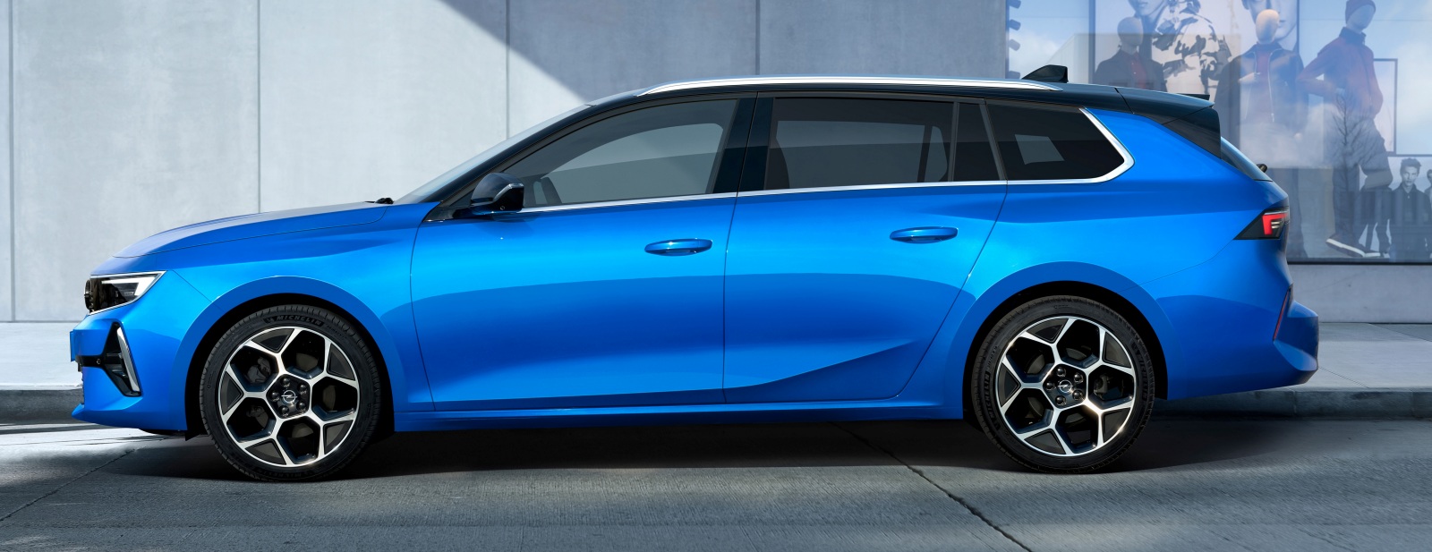 Opel Astra Sports Tourer bok