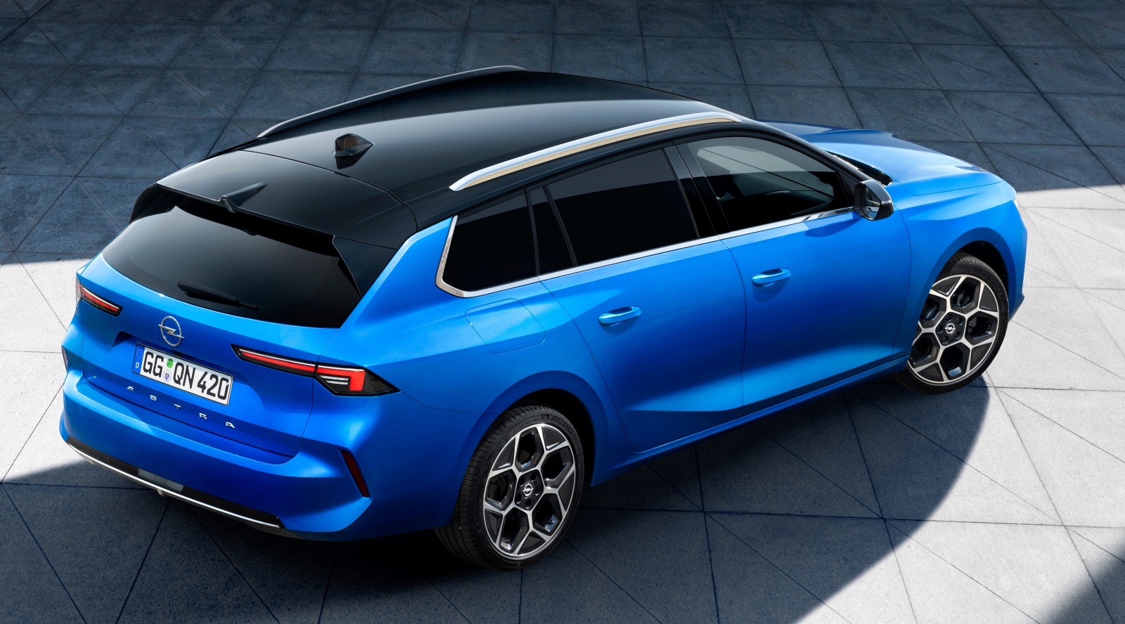 Opel Astra Sports Tourer tył