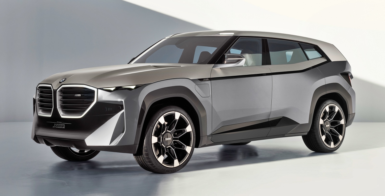 BMW Concept XM przód