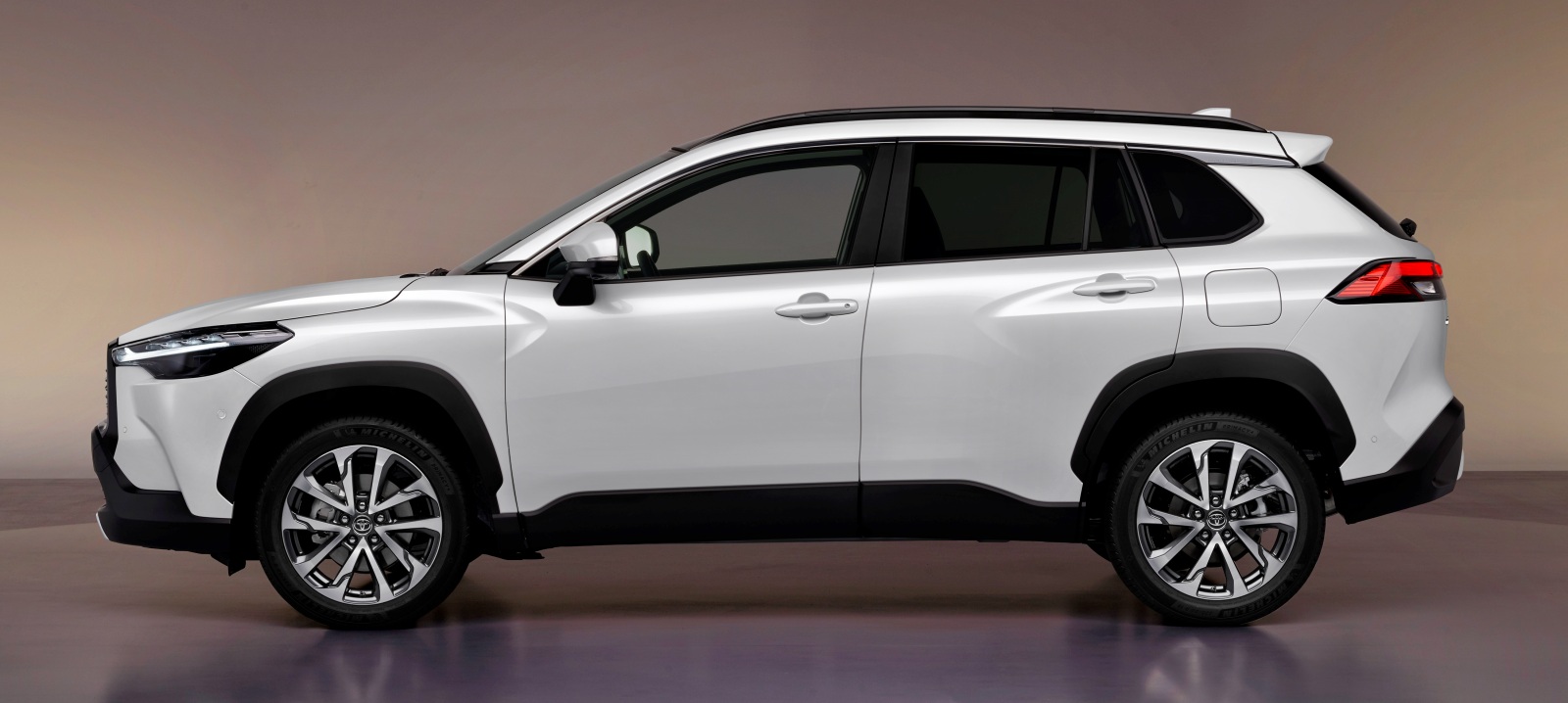 Toyota Corolla Cross bok