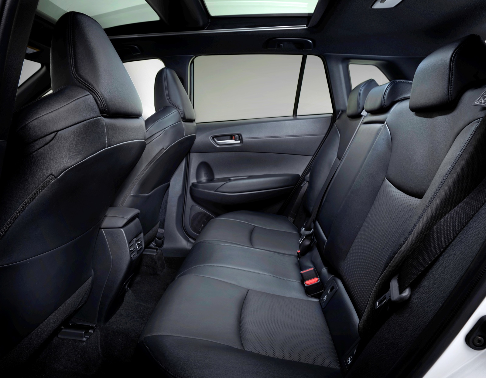 Toyota Corolla Cross kanapa