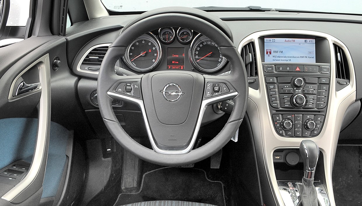 Opel Astra J (2009-2015) deska