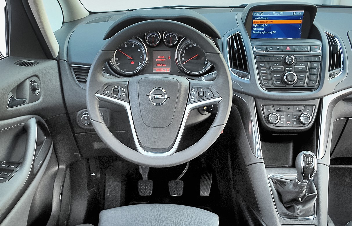 Opel Zafira Tourer (2011-2019) deska